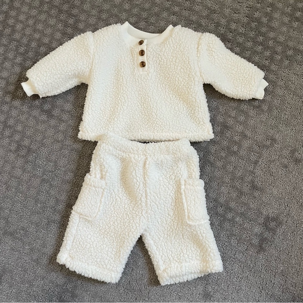 Old navy baby Sherpa matching set 0-3M